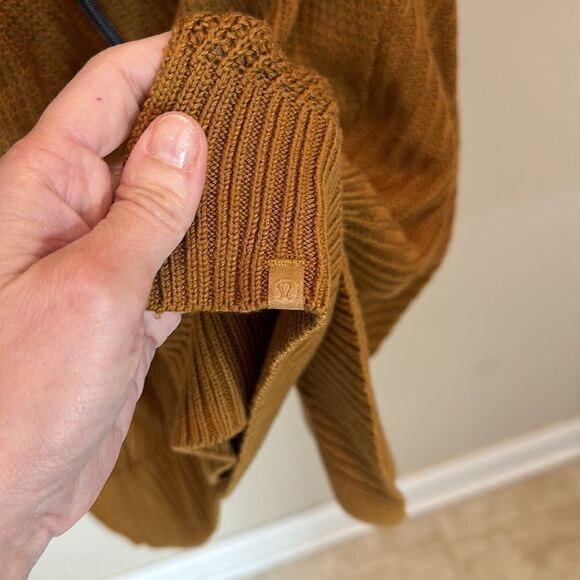 Like new Lululemon Zippered Poncho with Sleeves - Picture 6 of 6